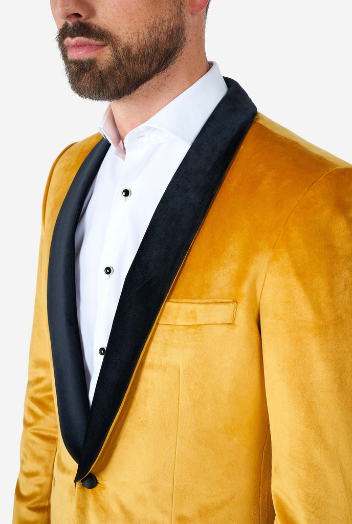 Man wearing golden velvet dinner jacket blazer, close up