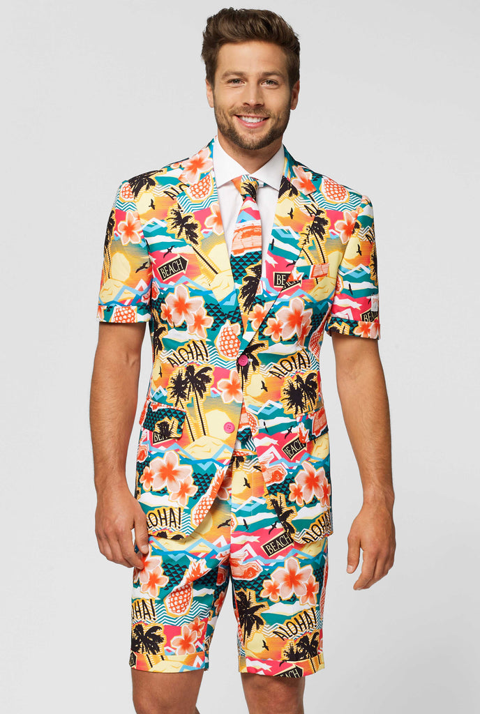 Man wearing colorful Hawaiian print summer suit, consisting of short, jacket and tie