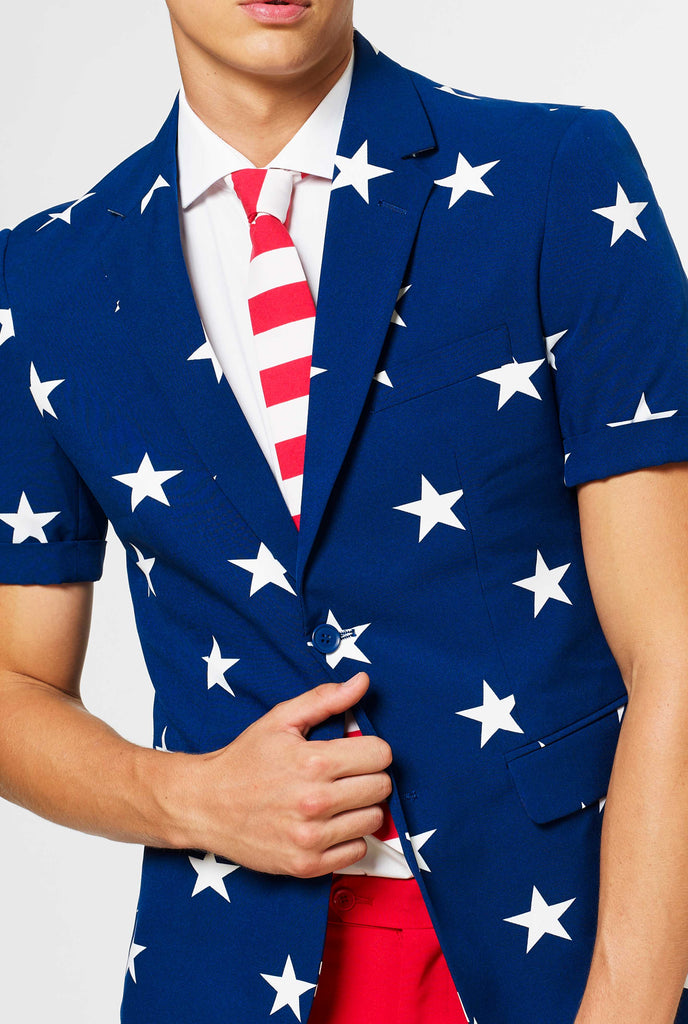 Man wearing USA themed summer suit, close up of blue jacket