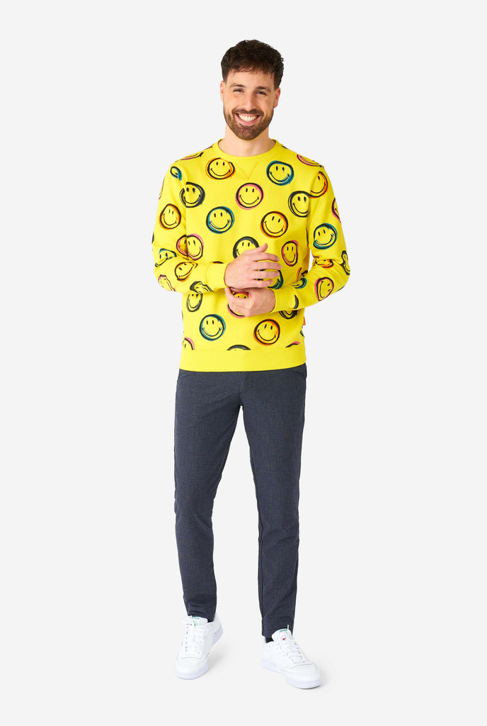 Man wearing yellow men's sweater with Smiley print