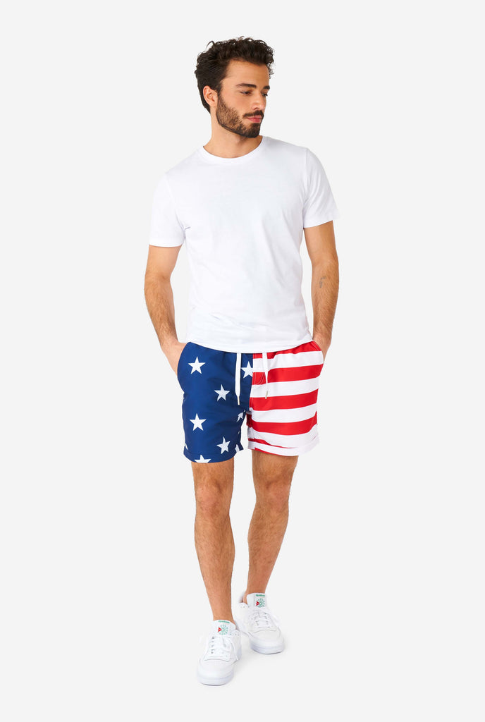 Man wearing summer outfit, consisting of shirt and shorts, with USA flag print