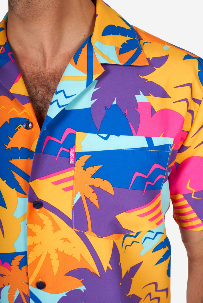 Man wearing colorful summer shirt, close-up