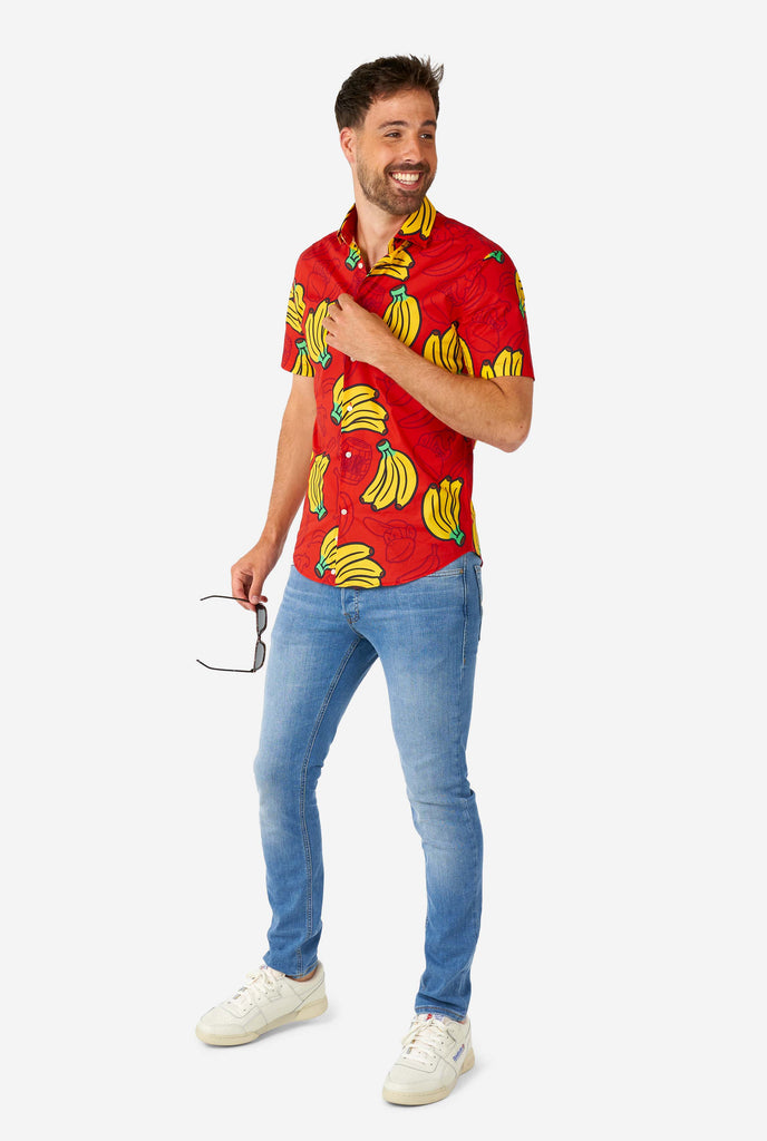 Man wearing red summer shirt with Donkey Kong print