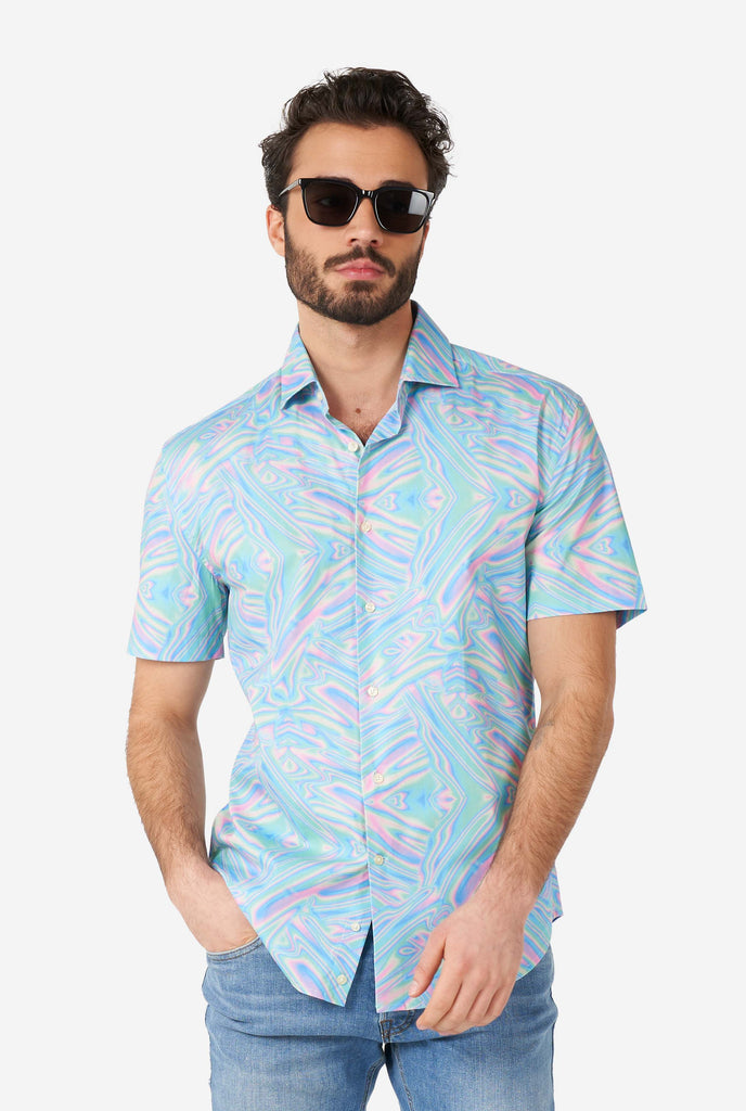 Man wearing short sleeve shirt with colorful oily print