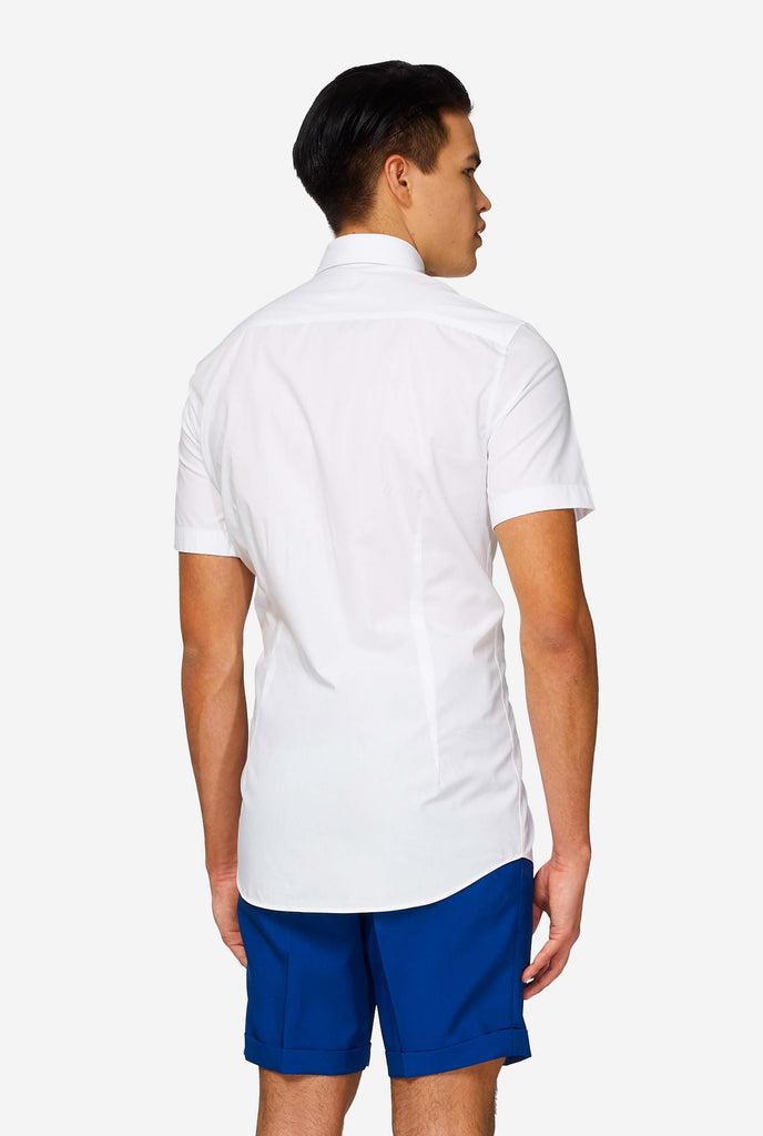 Man wearing white summer shirt, view from the back